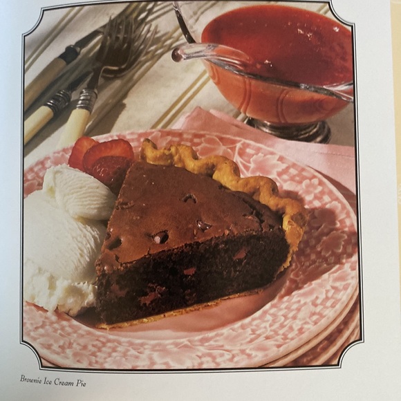 Duncan Hines Classic Recipes Cookbook - Picture 4 of 16